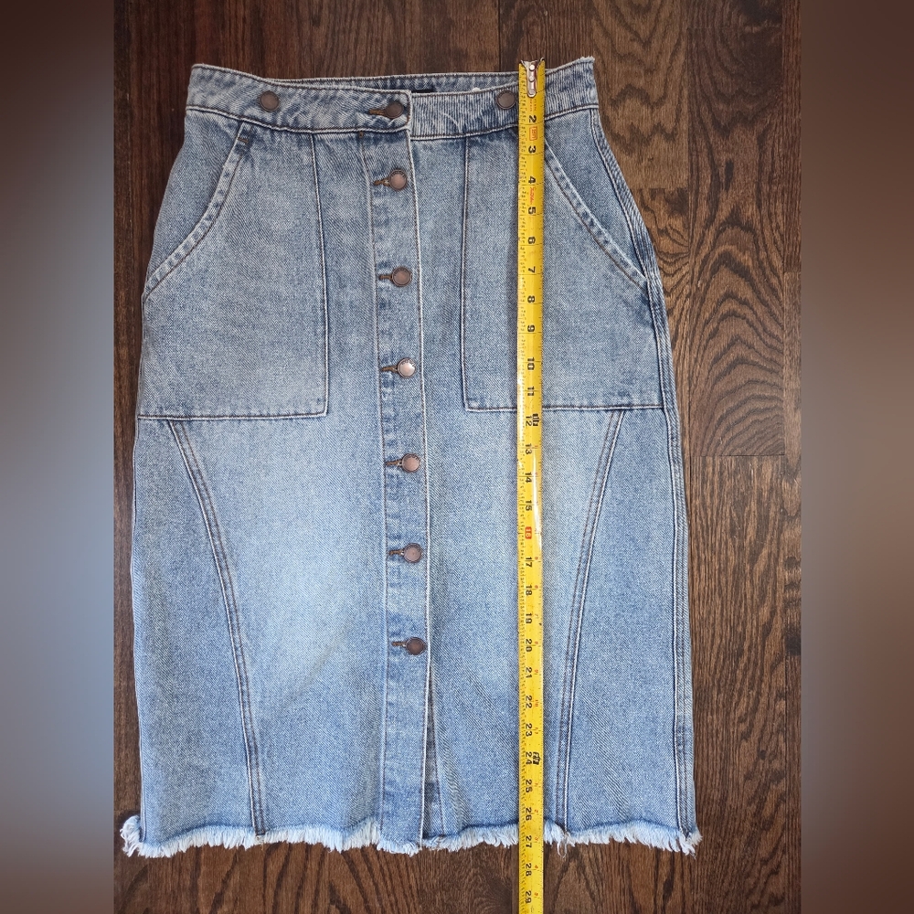 Forever 21 Button Front Retro Styling Denim Skirt - Picture 6 of 8